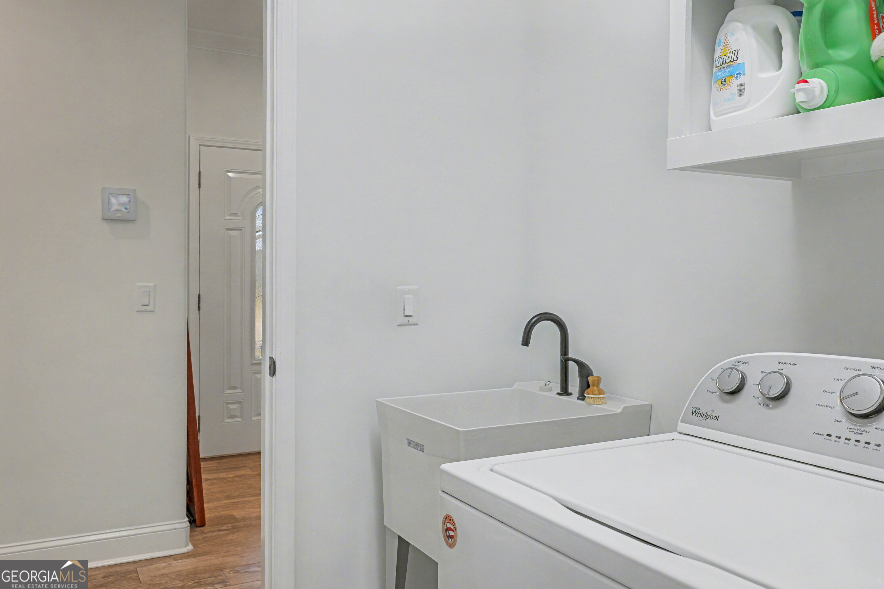 102 Thomas Court Kingsland, GA 31548 - Photo 29 of 59 a bathroom with a sink and a mirror