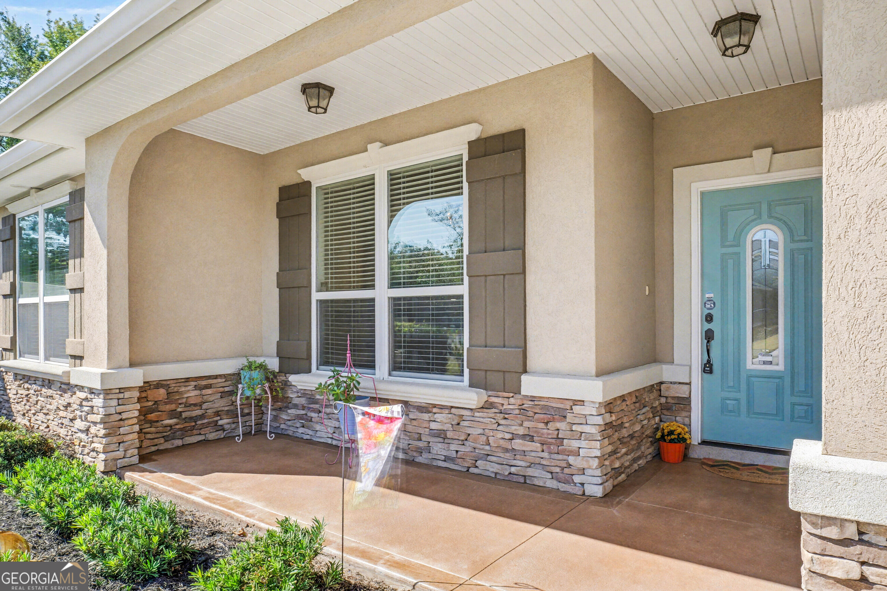 102 Thomas Court Kingsland, GA 31548 - Photo 3 of 59 a front view of a house with a porch