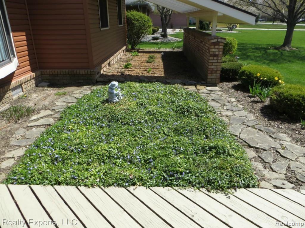 47766 Denton Road Belleville, MI 48111 - Photo 4 of 23 IMG_1061.jpg