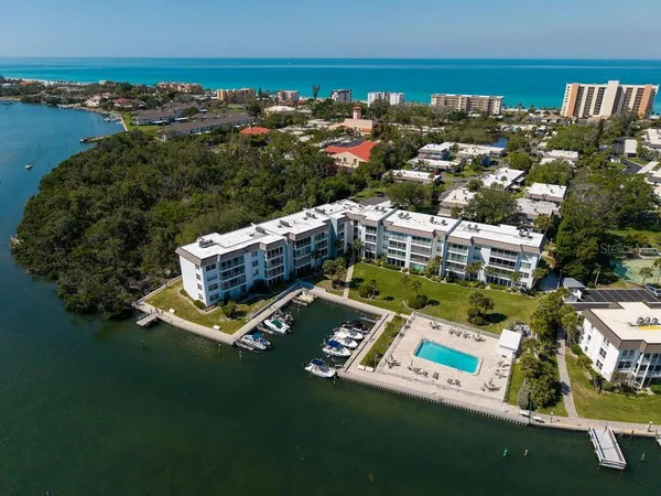 $500,000 | 600 Sutton Place, Unit B302, Longboat Key, FL 34228