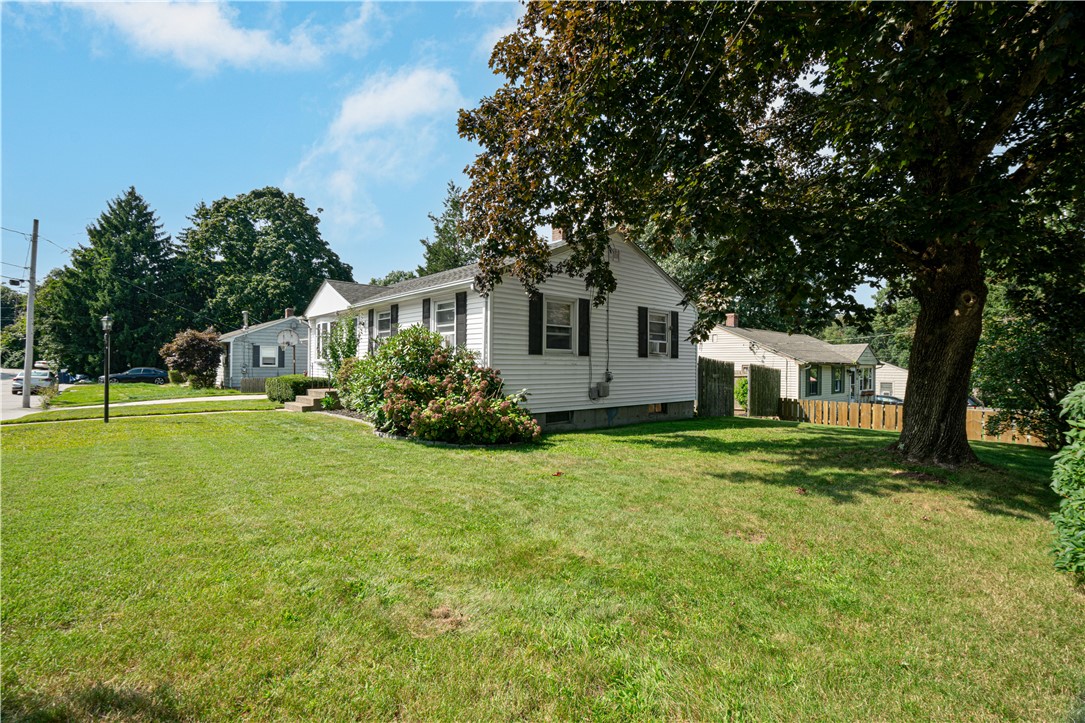 62 Roundway Drive Coventry, RI 02816 - Photo 3 of 24