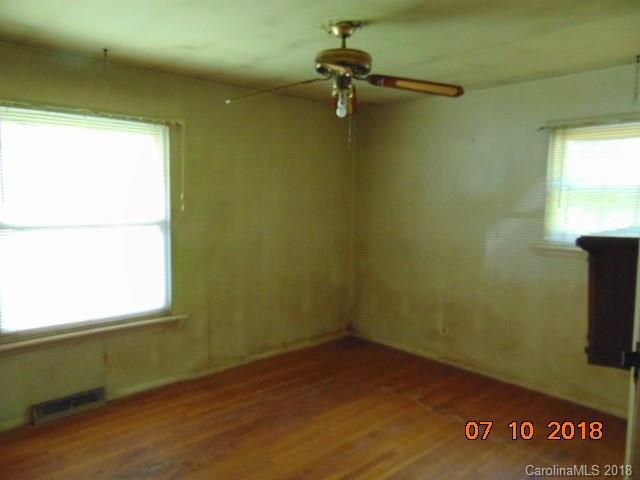 4042 Colebrook Road Charlotte, NC 28215 - Photo 6 of 11 Gallery Image 6