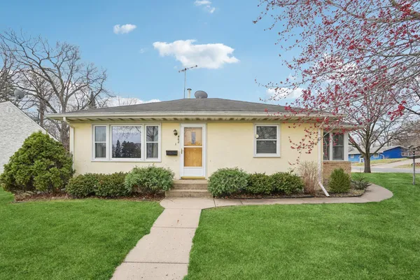 $289,900 | 462 Park Street, Anoka, MN 55303