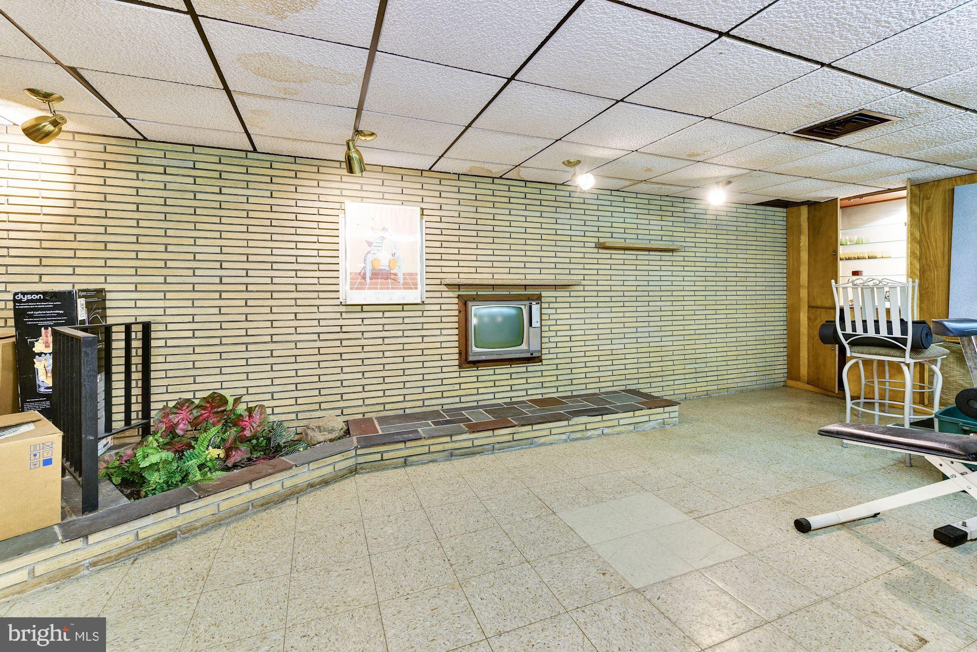 10 Greenvale Road Moorestown, NJ 08057 - Photo 18 of 25 Basement/Family Room