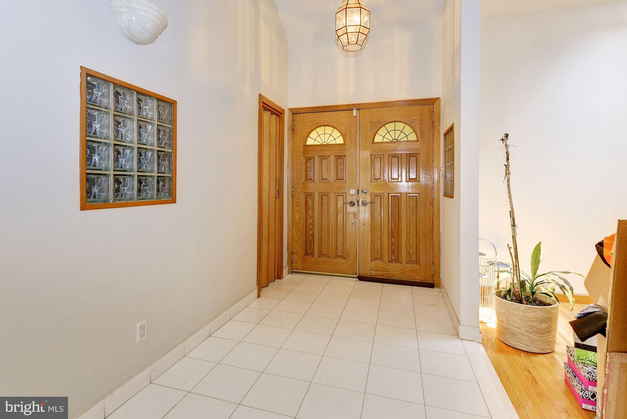 10 Greenvale Road Moorestown, NJ 08057 - Photo 3 of 25 Foyer