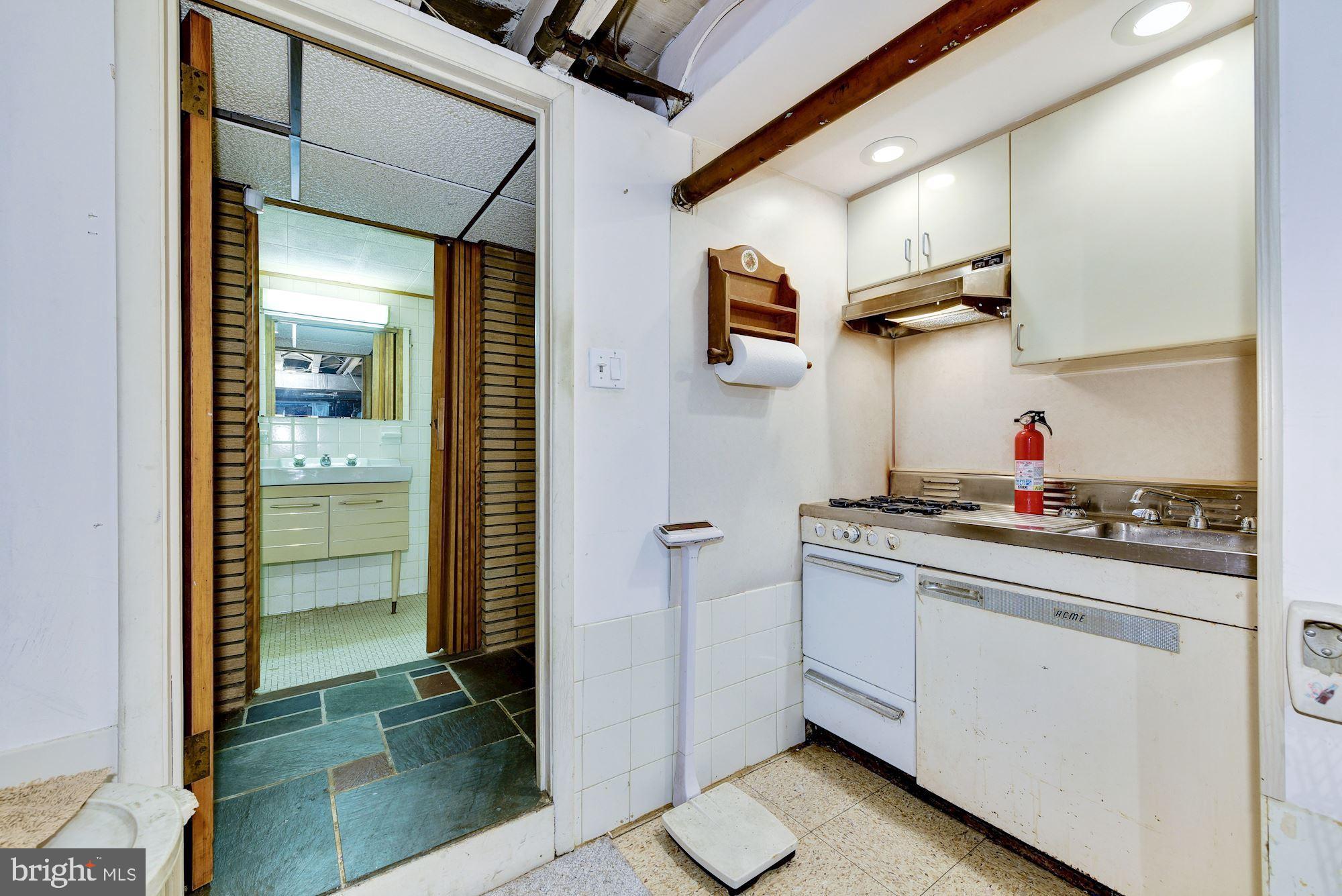 10 Greenvale Road Moorestown, NJ 08057 - Photo 21 of 25 Basement kitchen and half bath