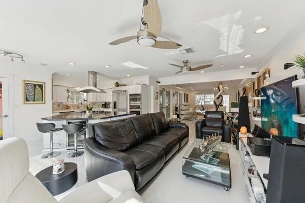 $7,800 | 911 Northwest 7th Street, Dania Beach, FL 33004