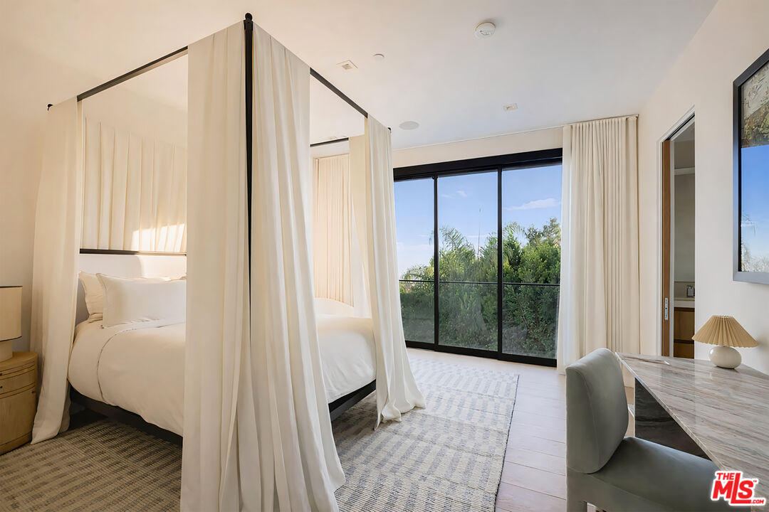 815 North Tigertail Road Los Angeles, CA 90049 - Photo 11 of 26