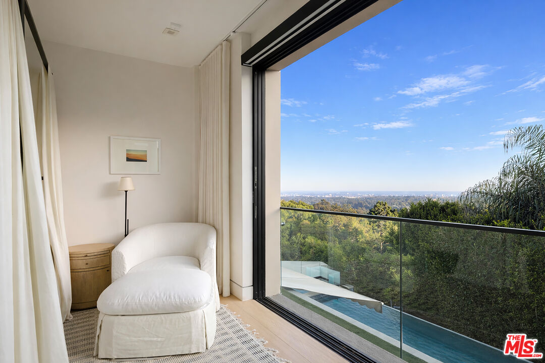 815 North Tigertail Road Los Angeles, CA 90049 - Photo 12 of 26 a living room with furniture