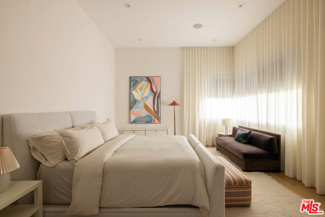 815 North Tigertail Road Los Angeles, CA 90049 - Photo 19 of 26 a bedroom with bed and a couch