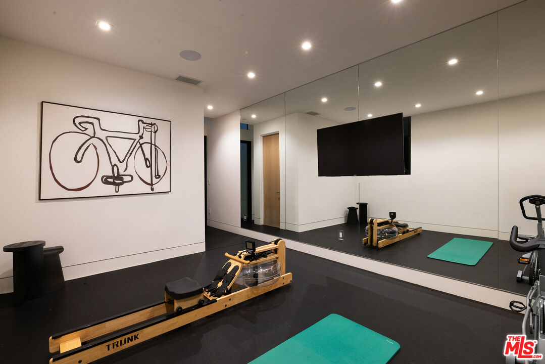 815 North Tigertail Road Los Angeles, CA 90049 - Photo 23 of 26 a room with furniture and a flat screen tv