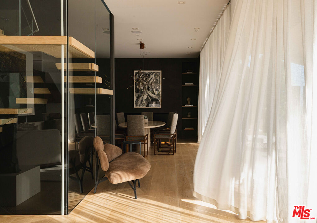 815 North Tigertail Road Los Angeles, CA 90049 - Photo 4 of 26