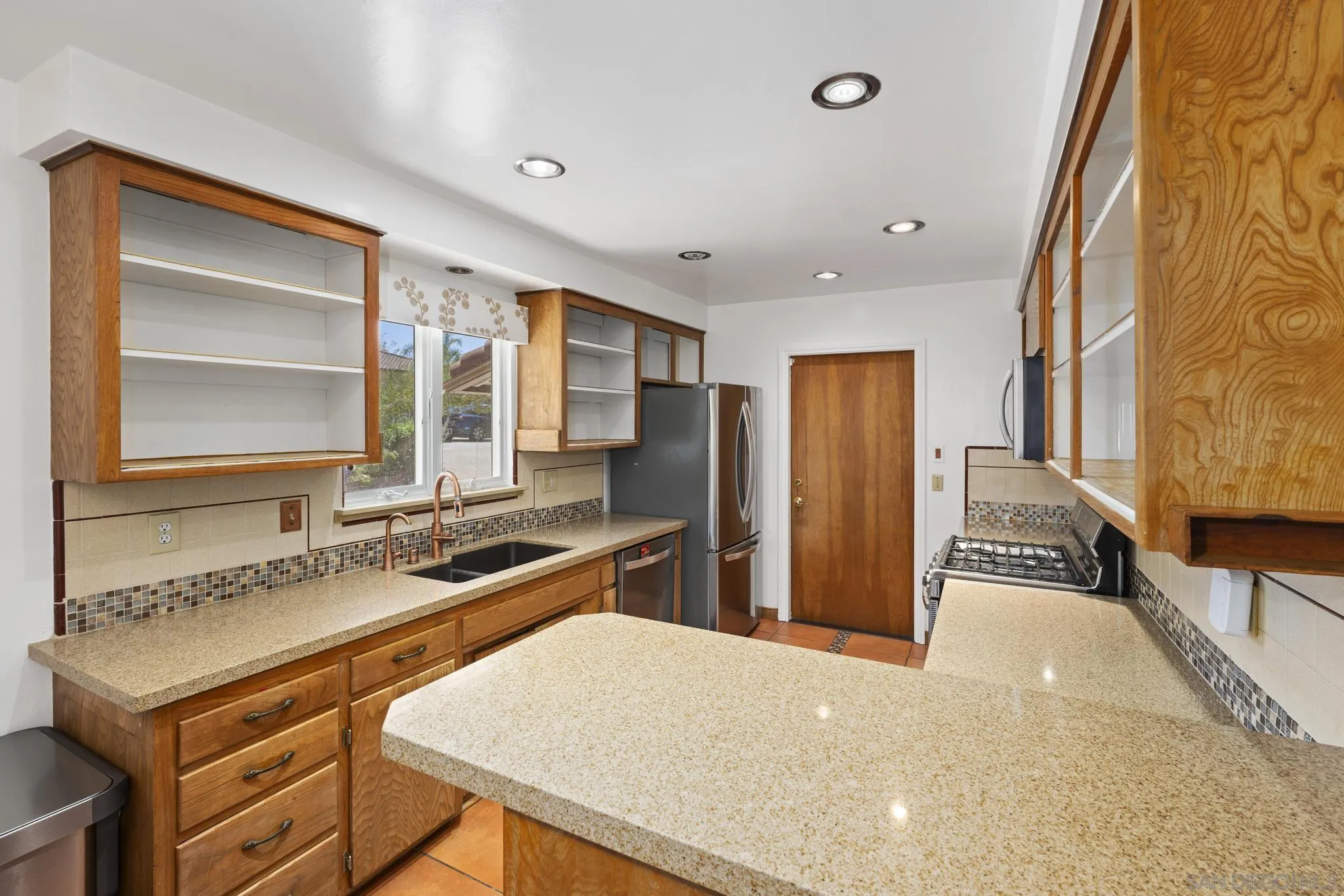 923 Sunset Drive Vista, CA 92081 - Photo 4 of 74