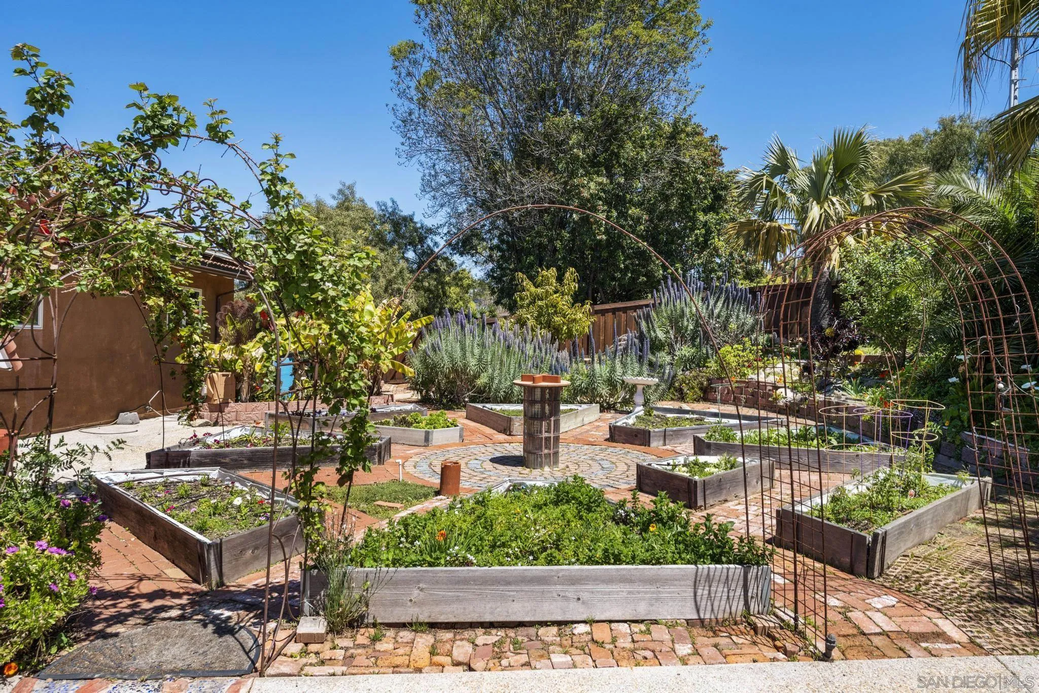 923 Sunset Drive Vista, CA 92081 - Photo 45 of 74 a view of a chairs and table in the patio