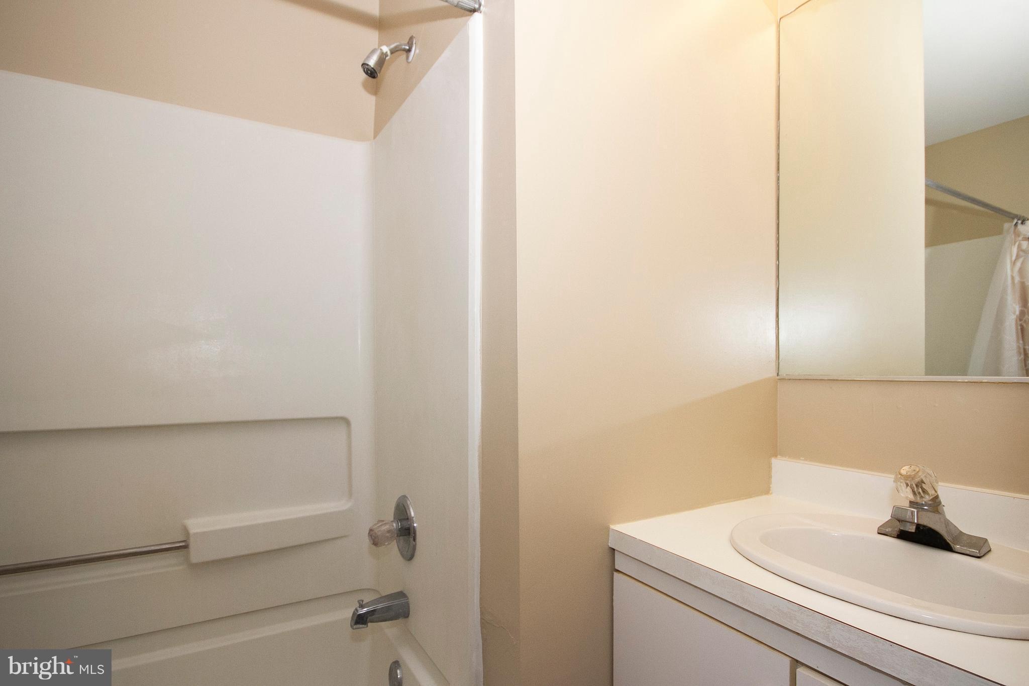 10 B West Lee Street, Unit R72 Baltimore, MD 21201 - Photo 15 of 19 Interior (General)