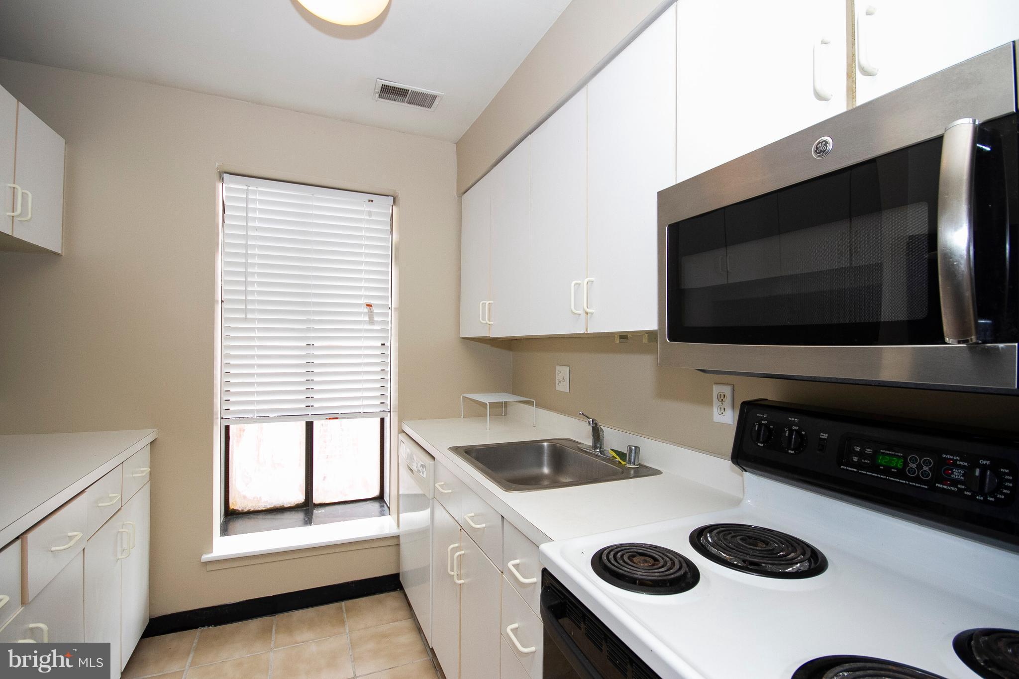 10 B West Lee Street, Unit R72 Baltimore, MD 21201 - Photo 9 of 19 Interior (General)