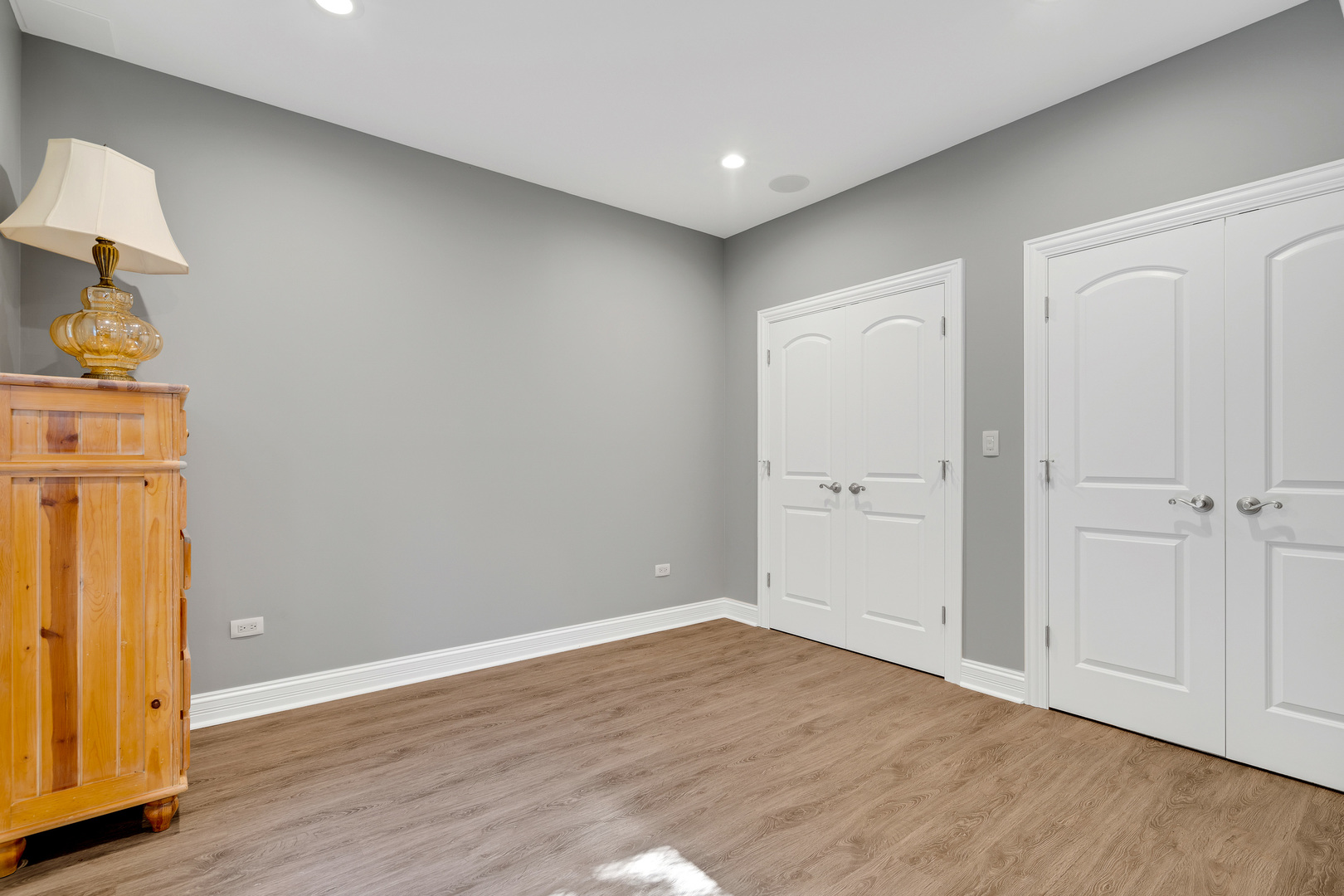 813 Glenshire Road Glenview, IL 60025 - Photo 40 of 59 a view of an empty room and wooden floor
