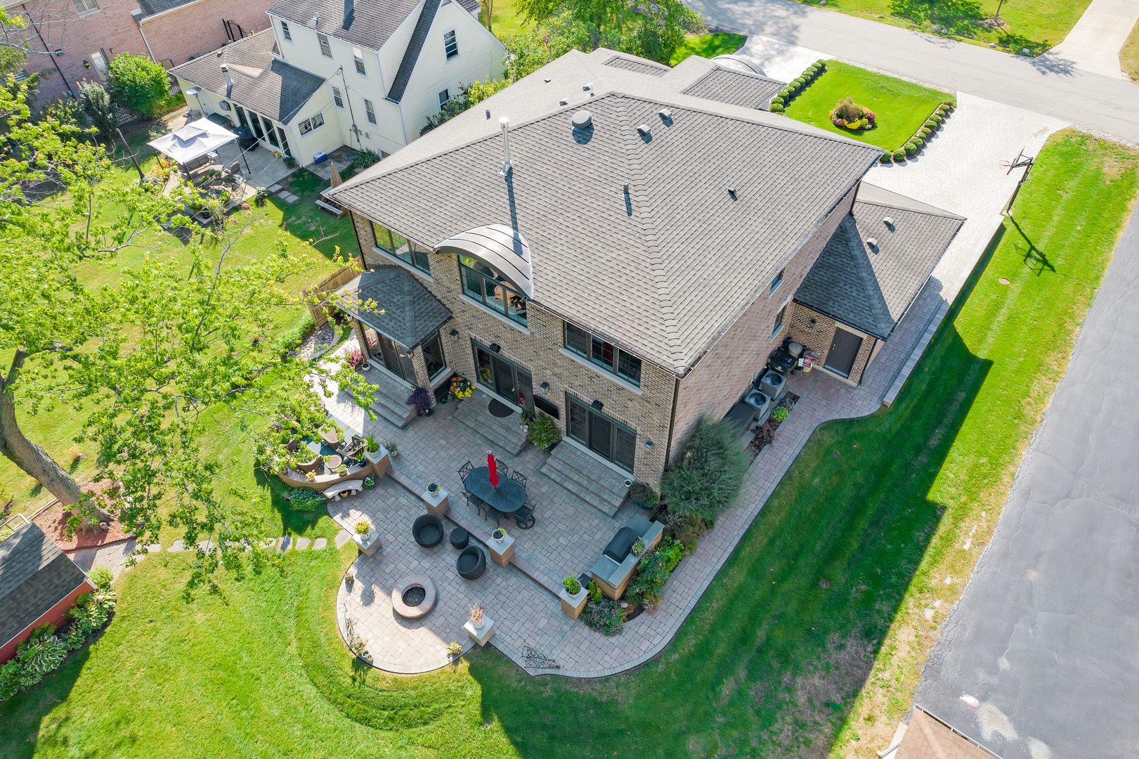 813 Glenshire Road Glenview, IL 60025 - Photo 50 of 59 an aerial view of a house with a yard