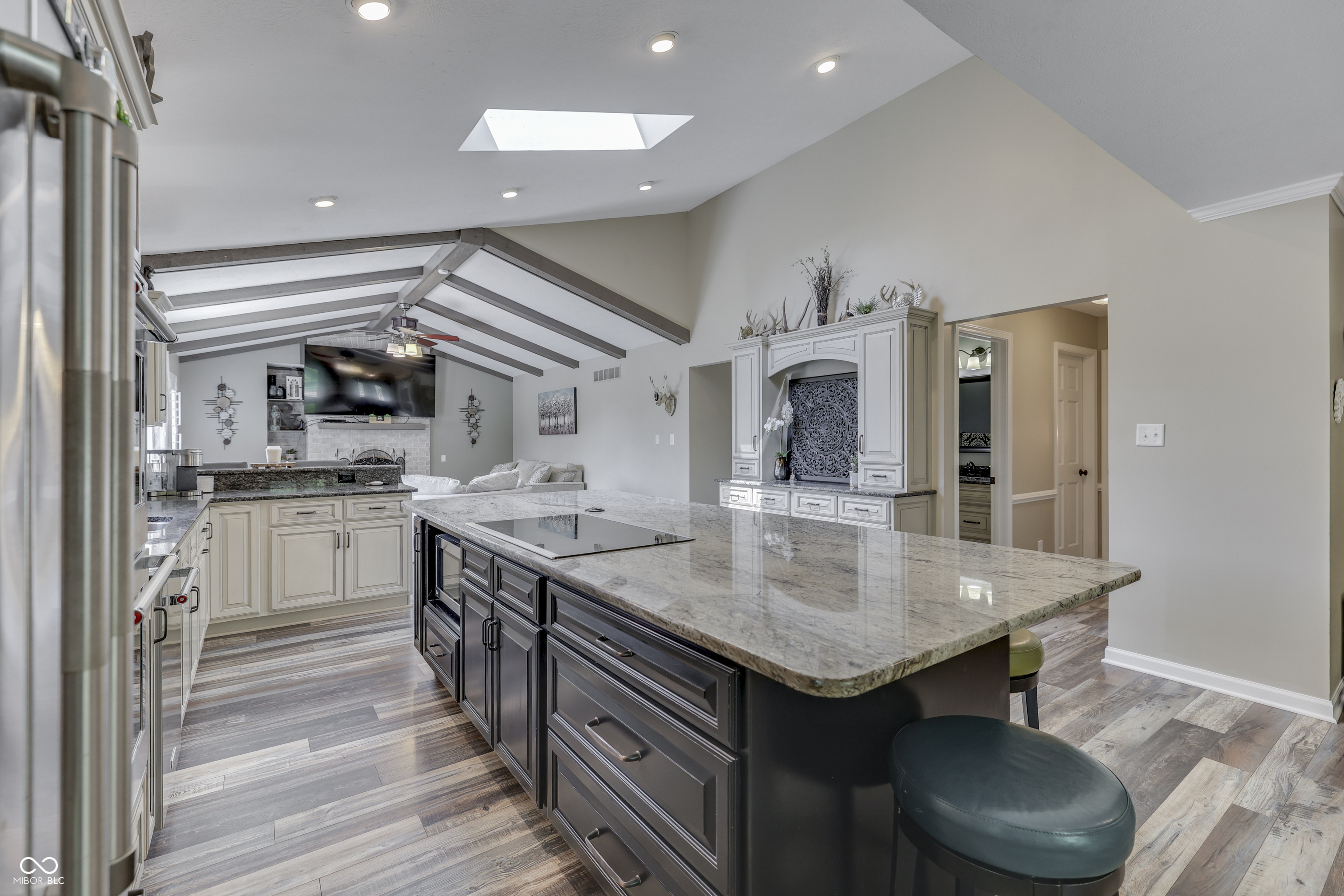 2780 Wicker Road Indianapolis, IN 46217 - Photo 14 of 110