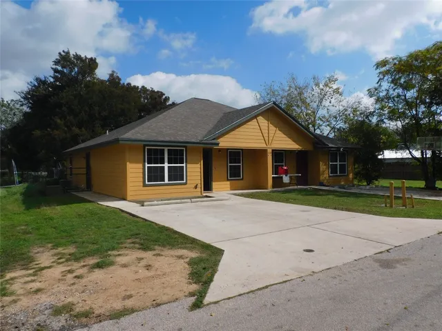 $1,250 | 1318 Green Street, Unit B, Lockhart, TX 78644