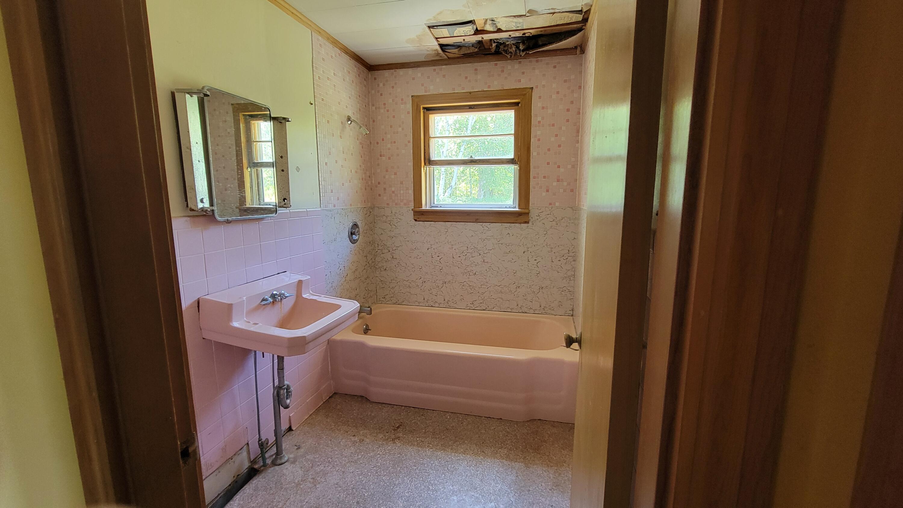 1323 Port Road Machiasport, ME 04655 - Photo 20 of 32 Bathroom