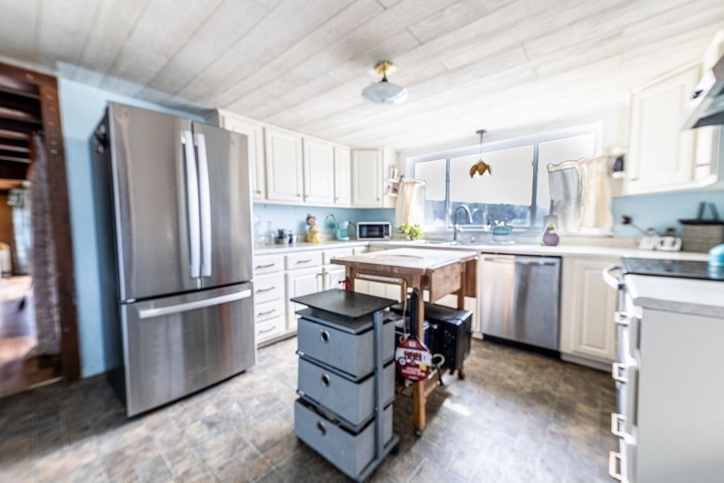 80 Lakeview Road Shutesbury, MA 01072 - Photo 6 of 36