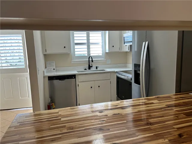 $2,200 | 104 Courtyard Villas Lane, Unit D9, St. Simons Island, GA 31522