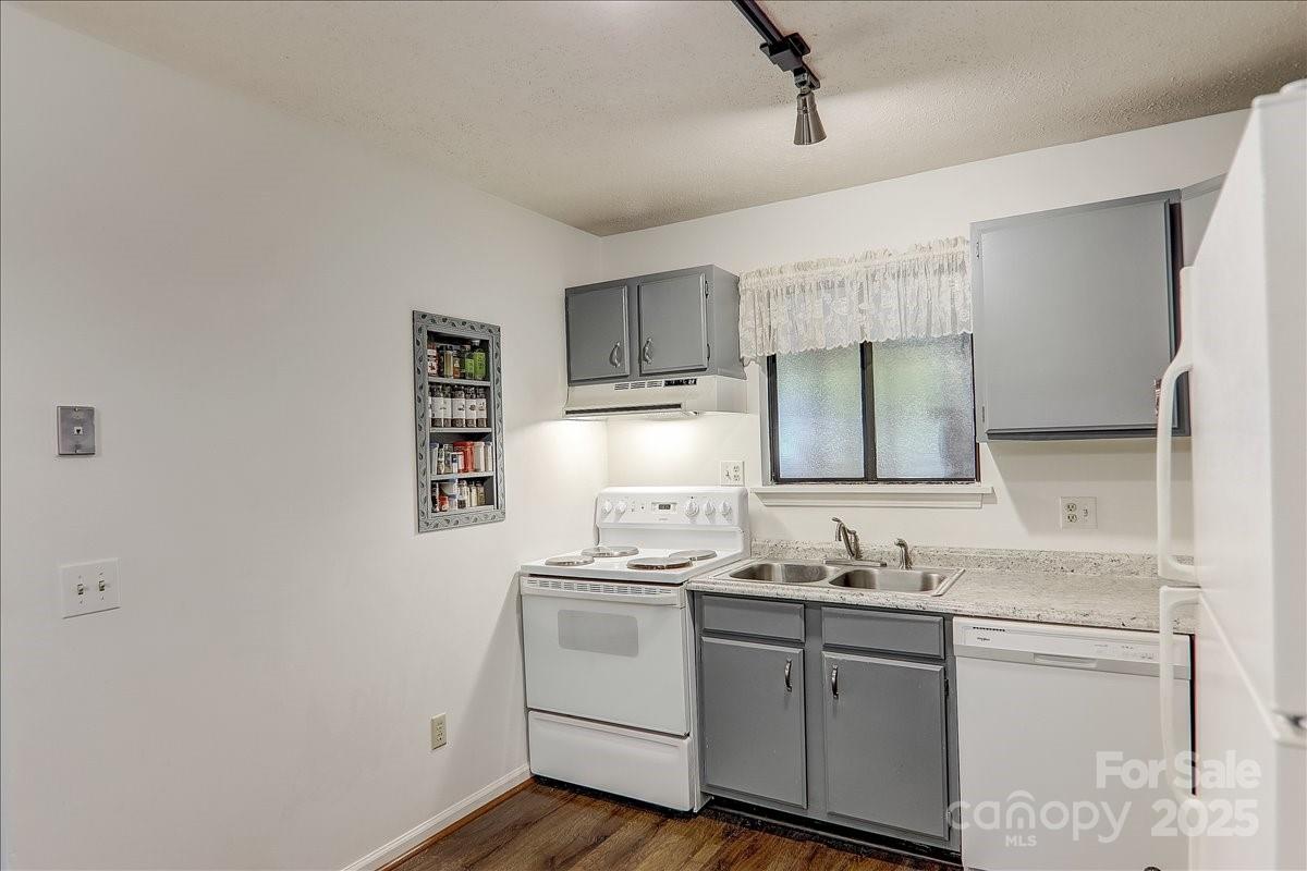 131 Freedom Road Hendersonville, NC 28792 - Photo 16 of 35 Gallery Image 16