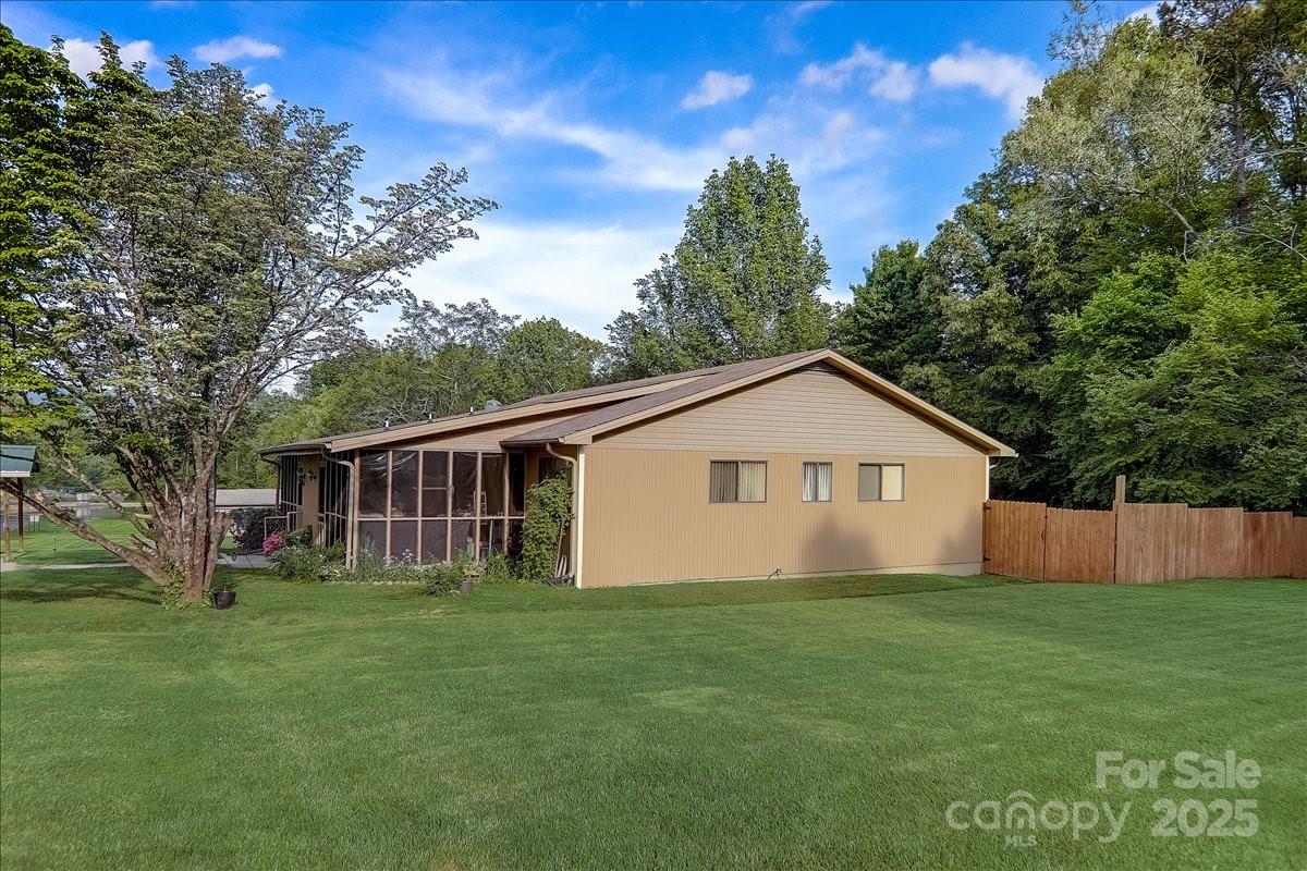 131 Freedom Road Hendersonville, NC 28792 - Photo 32 of 35 Gallery Image 32