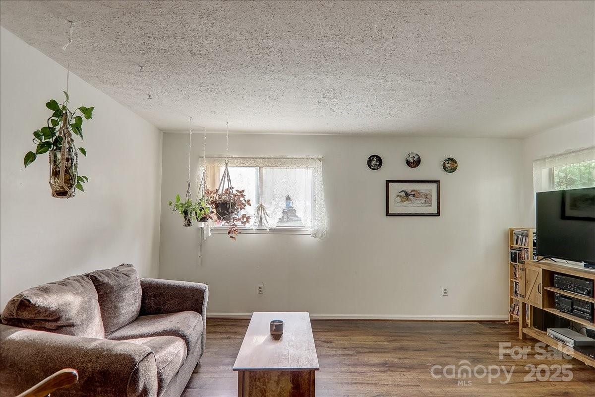 131 Freedom Road Hendersonville, NC 28792 - Photo 8 of 35 Gallery Image 8