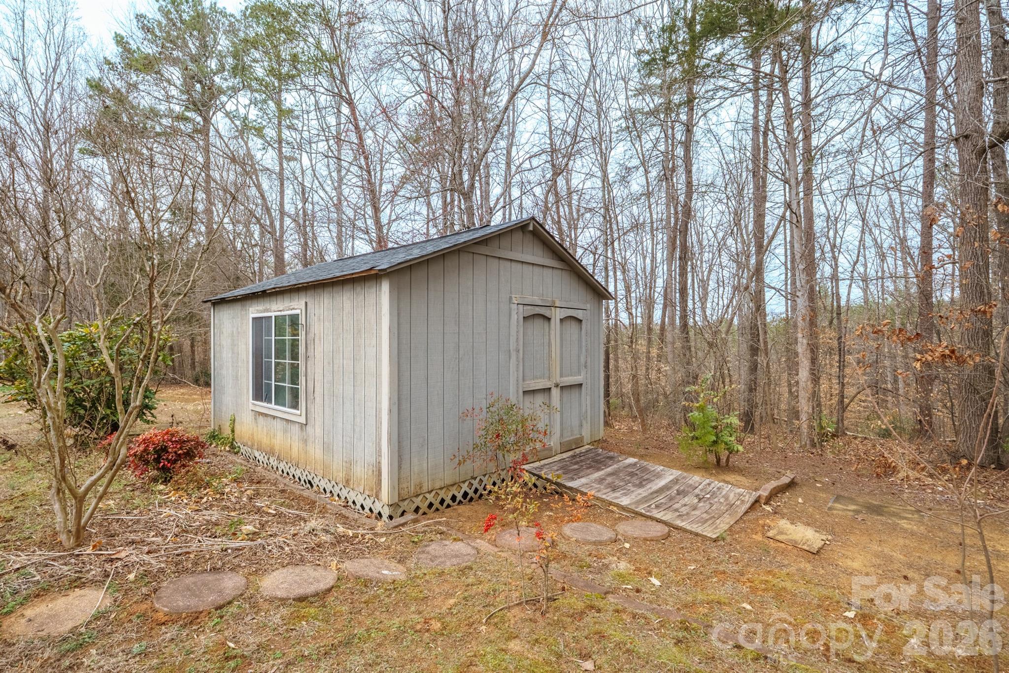 333 Sandy Ford Road Mount Holly, NC 28120 - Photo 41 of 42 a backyard of a house