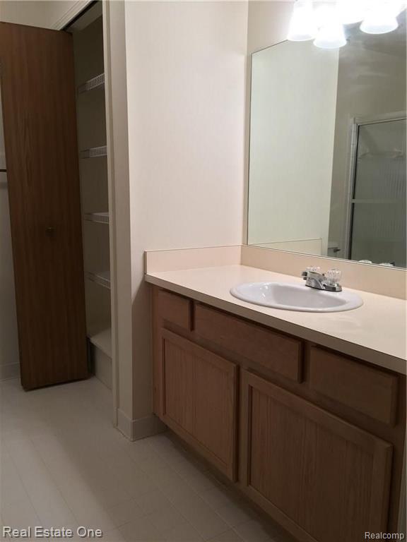 30 Pine Tree Ridge Waterford, MI 48327 - Photo 16 of 21