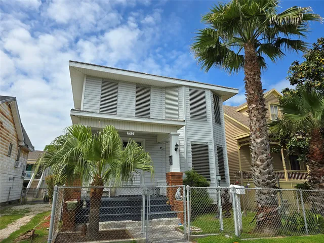 $1,150 | 916 Avenue H, Unit DOWN, Galveston, TX 77550