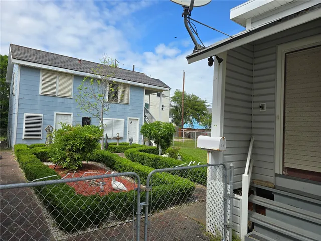 $1,150 | 916 Avenue H, Unit DOWN, Galveston, TX 77550