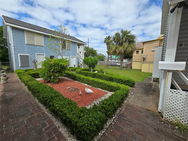 $1,150 | 916 Avenue H, Unit DOWN, Galveston, TX 77550