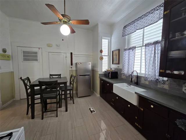 $1,150 | 916 Avenue H, Unit DOWN, Galveston, TX 77550