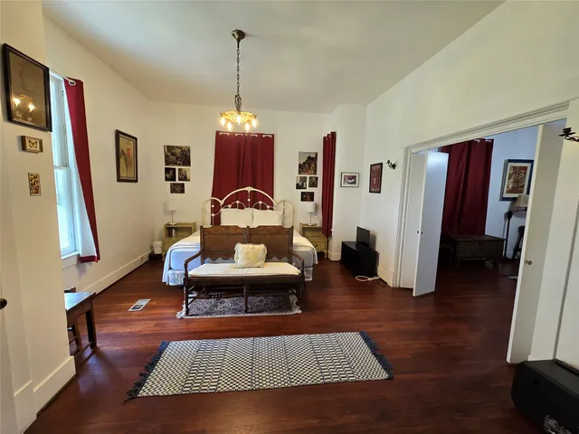 $1,150 | 916 Avenue H, Unit DOWN, Galveston, TX 77550