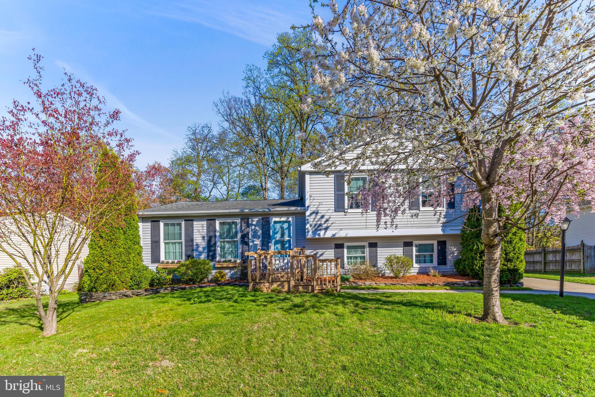 15 Yew Road Baltimore, MD 21221 - Photo 2 of 61 a front view of a house with a garden
