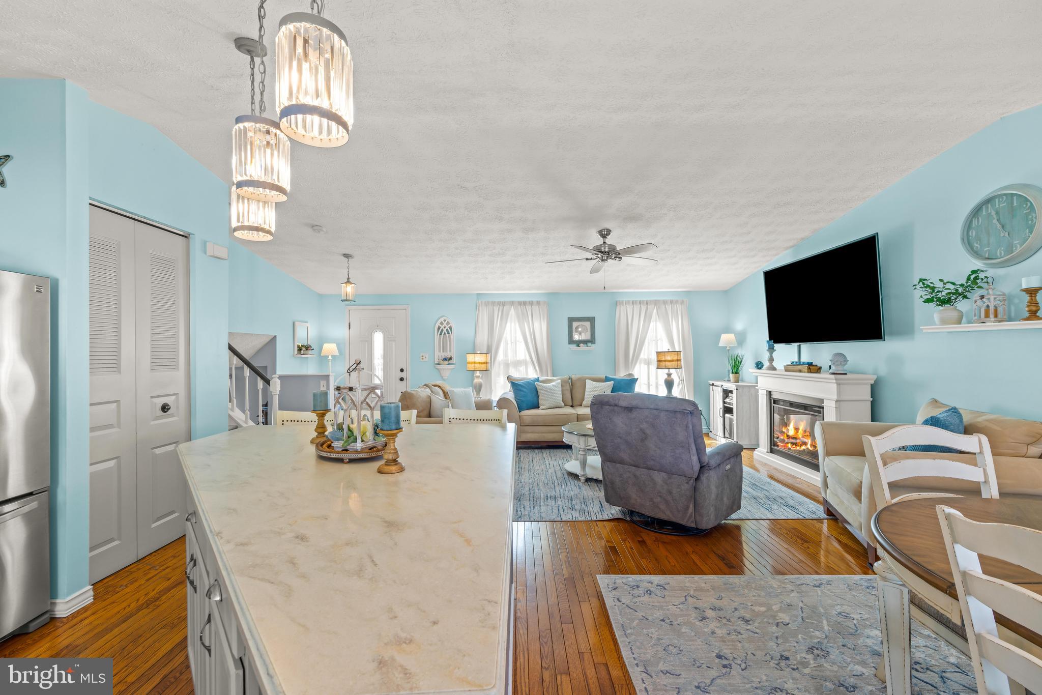 15 Yew Road Baltimore, MD 21221 - Photo 21 of 61 a living room with furniture and a flat screen tv