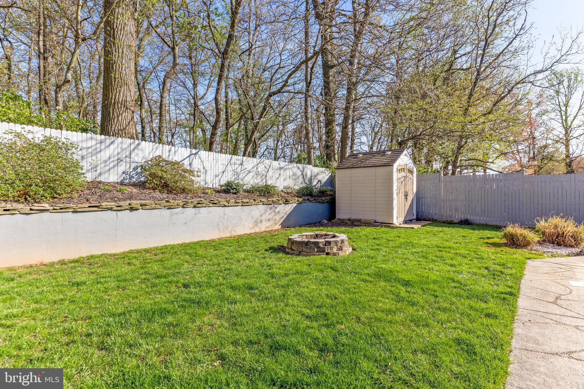 15 Yew Road Baltimore, MD 21221 - Photo 59 of 61 a backyard of a house with lots of green space