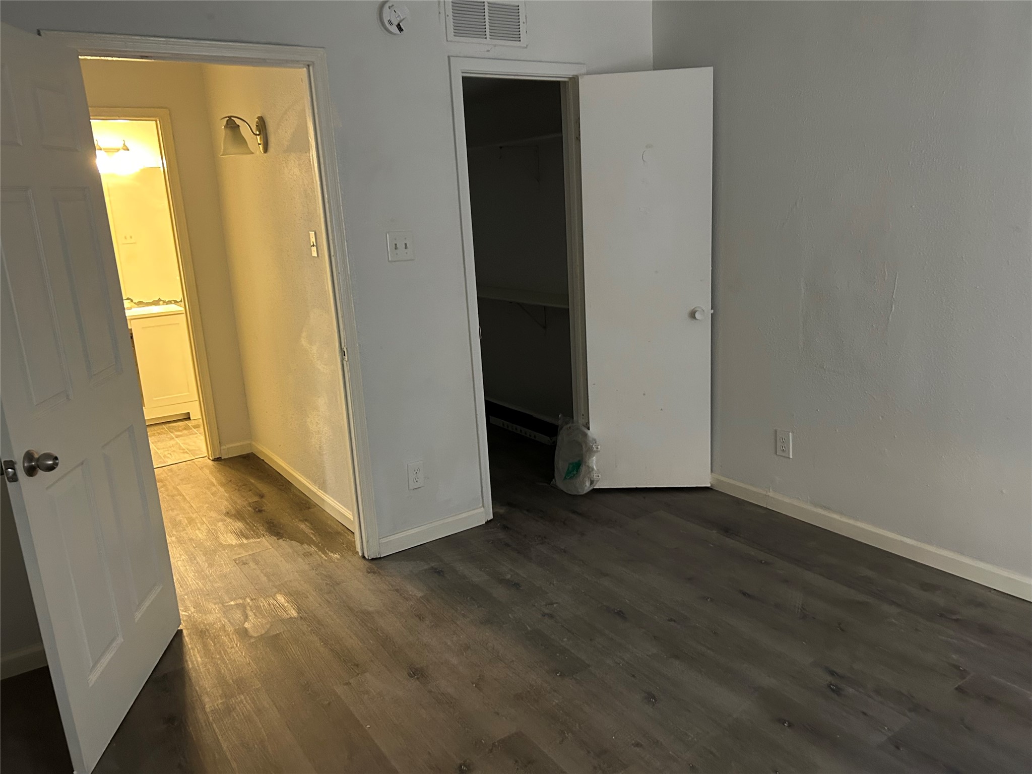 9700 Leawood Boulevard, Unit 1407 Houston, TX 77099 - Photo 9 of 10 a view of a hallway with wooden floor and a window