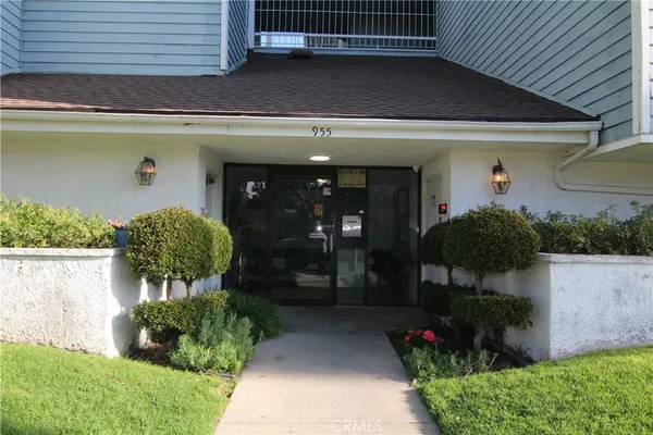 $2,450 | 955 East 3rd Street, Unit 204, Long Beach, CA 90802
