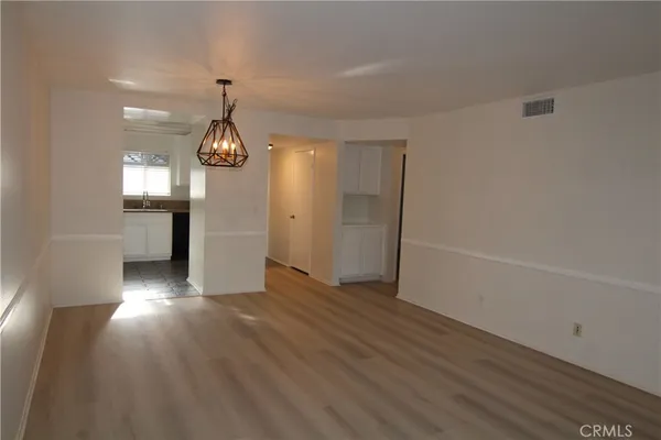 $2,475 | 955 East 3rd Street, Unit 204, Long Beach, CA 90802
