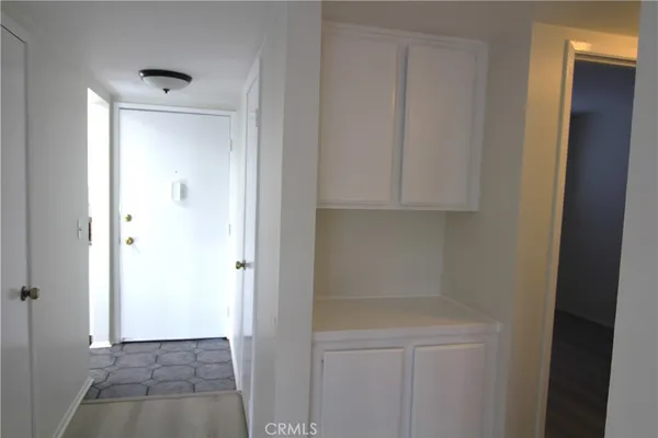$2,475 | 955 East 3rd Street, Unit 204, Long Beach, CA 90802