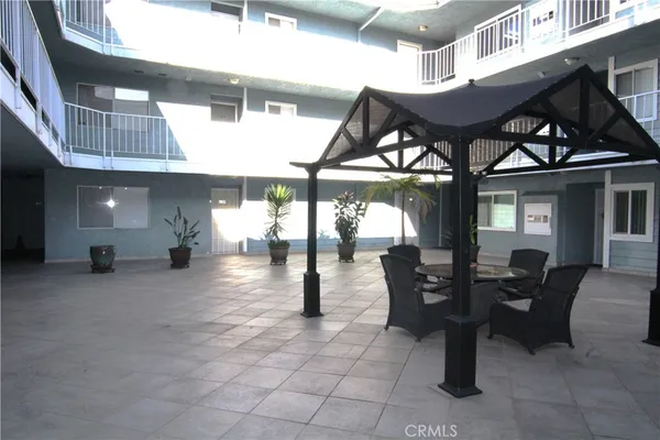$2,475 | 955 East 3rd Street, Unit 204, Long Beach, CA 90802