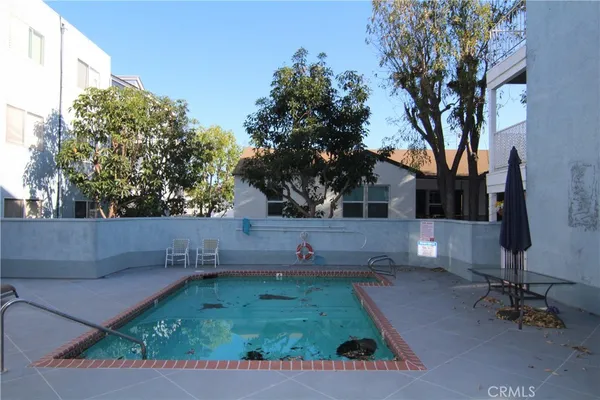 $2,475 | 955 East 3rd Street, Unit 204, Long Beach, CA 90802