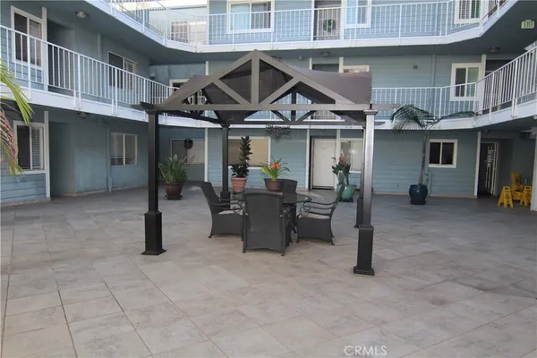 $2,475 | 955 East 3rd Street, Unit 204, Long Beach, CA 90802