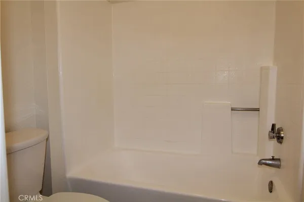 $2,475 | 955 East 3rd Street, Unit 204, Long Beach, CA 90802