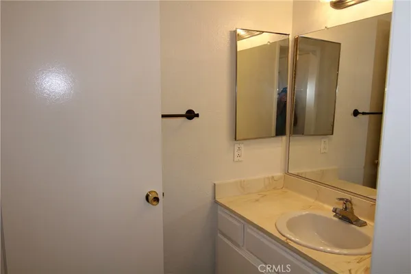 $2,475 | 955 East 3rd Street, Unit 204, Long Beach, CA 90802