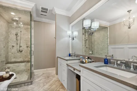 $1,150,000 | 1152 West Newport Avenue, Unit 1, Chicago, IL 60657